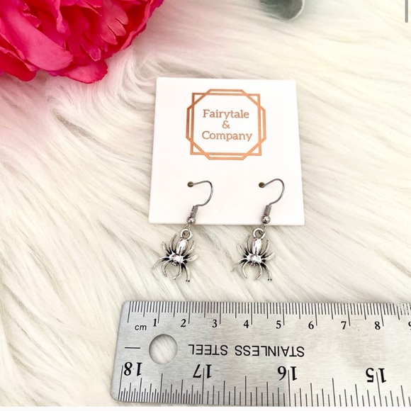 HALLOWEEN SPIDER EARRINGS! 🎃🕷🕸 - Picture 2 of 3